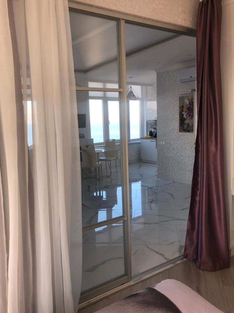 M&P Vip Appartments In Arkadia أوديسا الغرفة الصورة